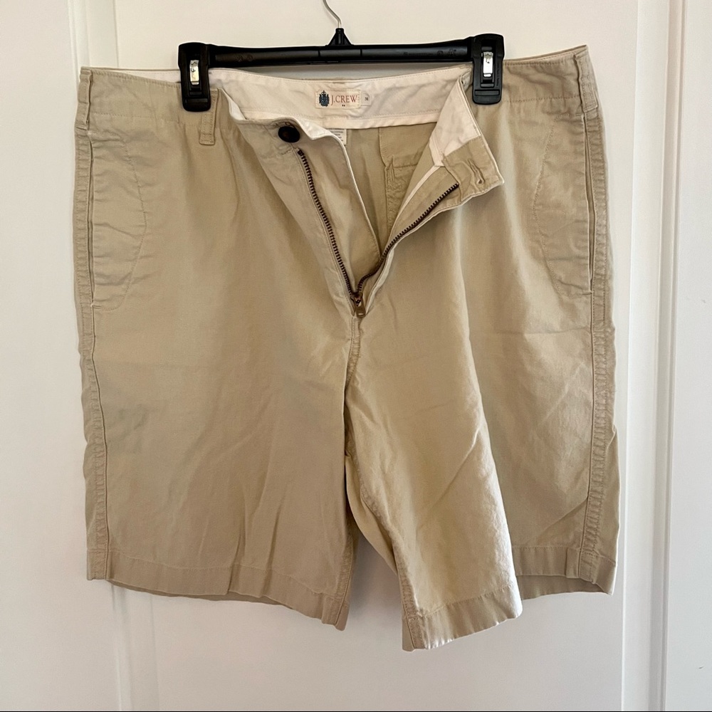 J. Crew Men’s 9” linen cotton blend khaki shorts